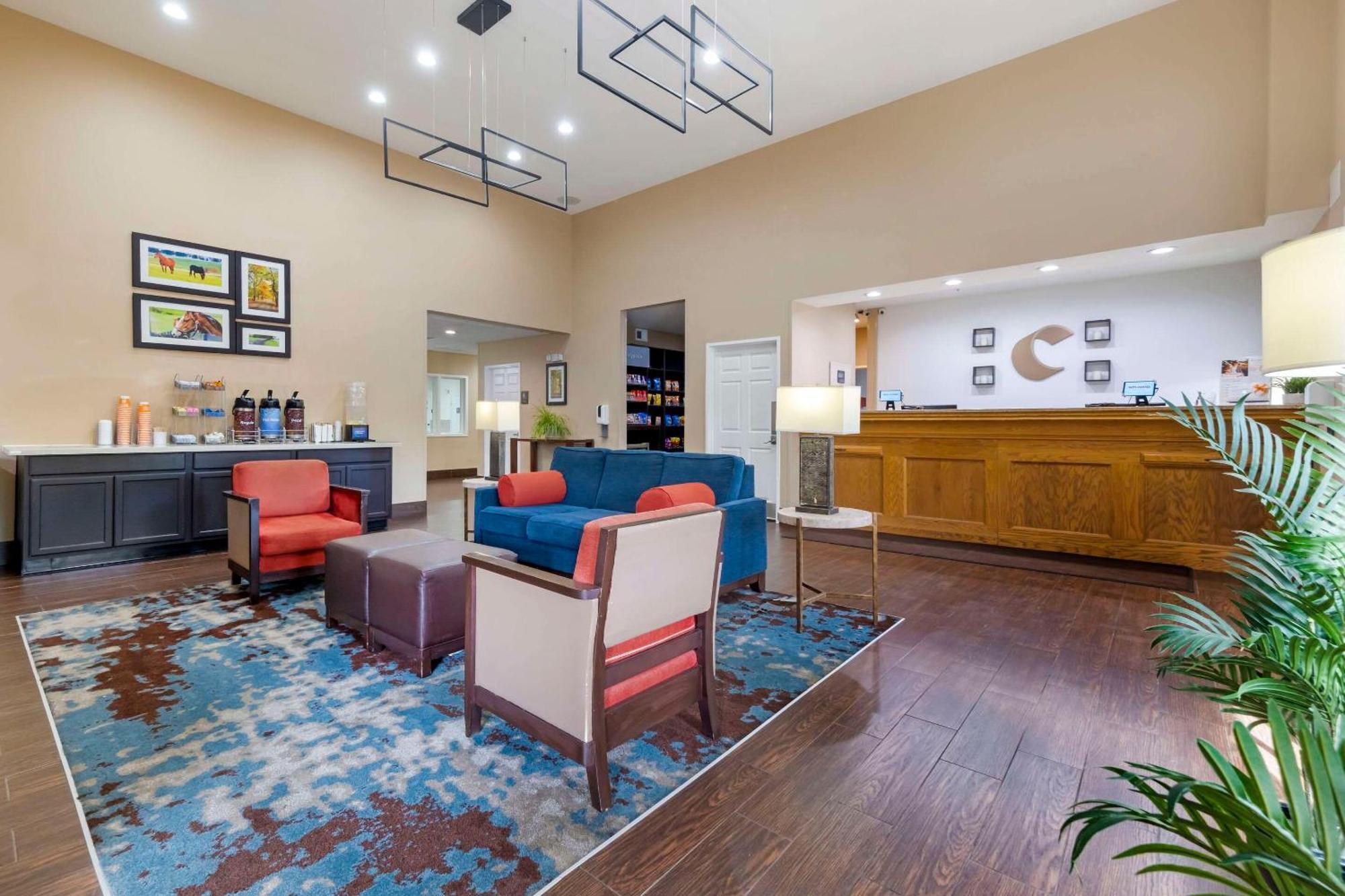 Comfort Suites Keeneland Lexington Exterior foto